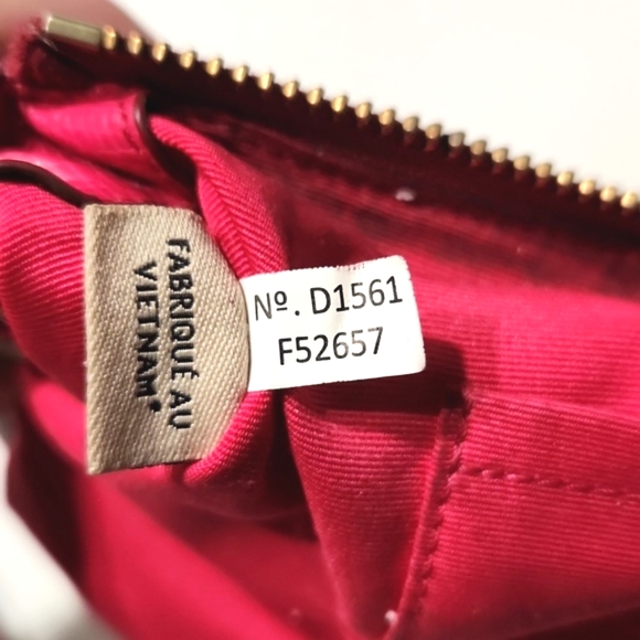 Coach Signature Crossbody Purse with Removeable Hot Pink Pouch - Picture 10 of 15